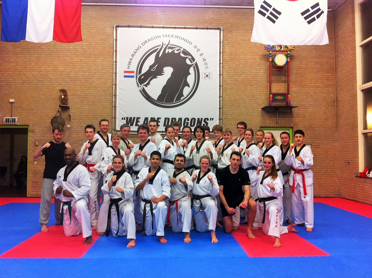 Foto (5) Foto (5) HWARANG DRAGON TAEKWONDO, BRAZILIAN JIU JITSU en MMA